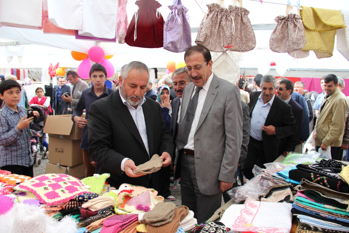 İlim Kültür Hizmet Derneği\'nden Hayır Kermesi