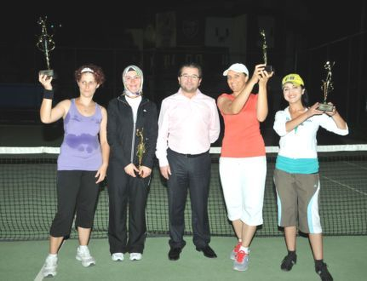 Kepez'de Yetişkinler Tenis Kursu, Turnuvayla Sona Erdi