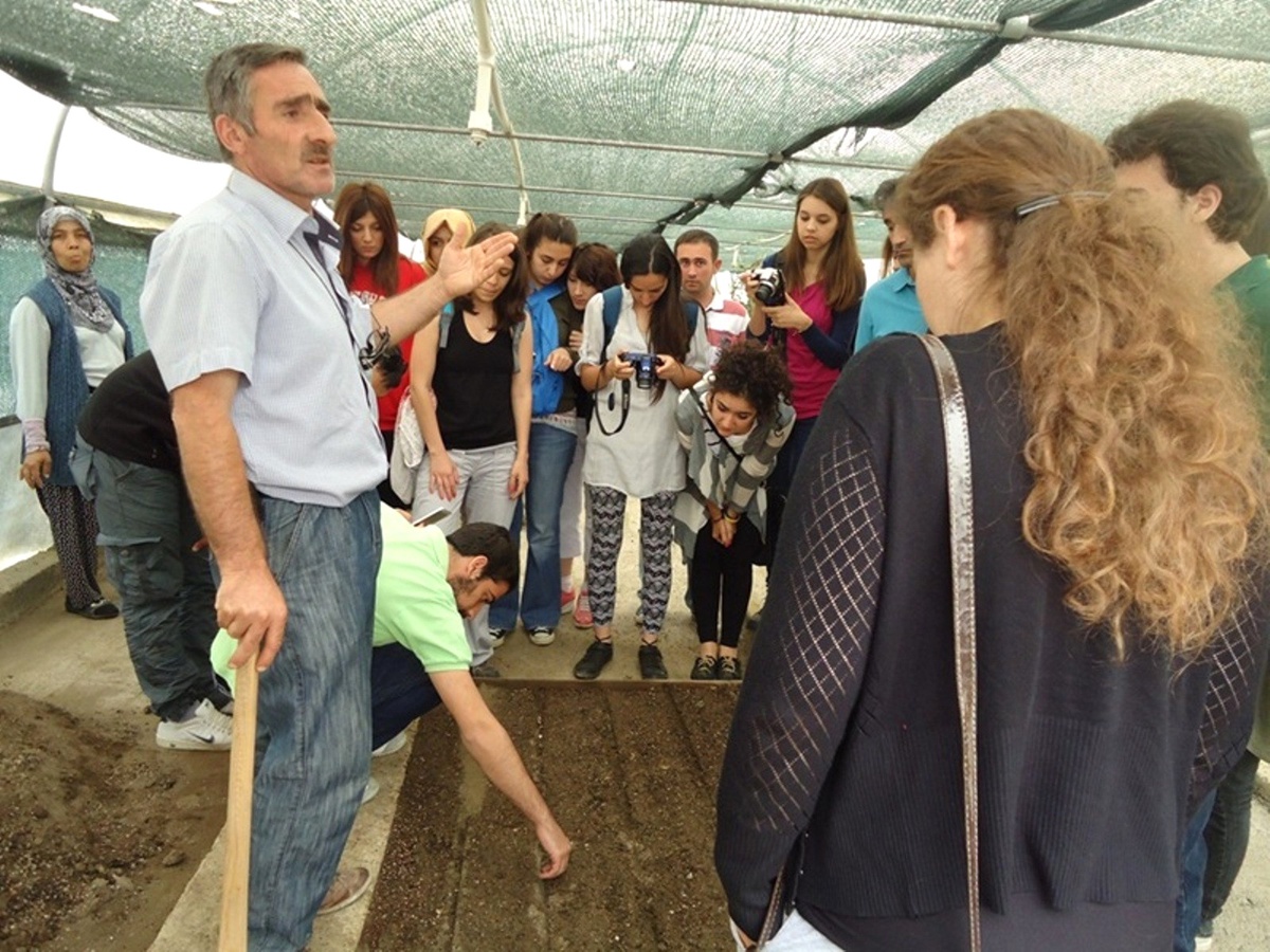 Orman Fakültesi Öğrencileri Fidanlık Hakkında Bilgi Aldı