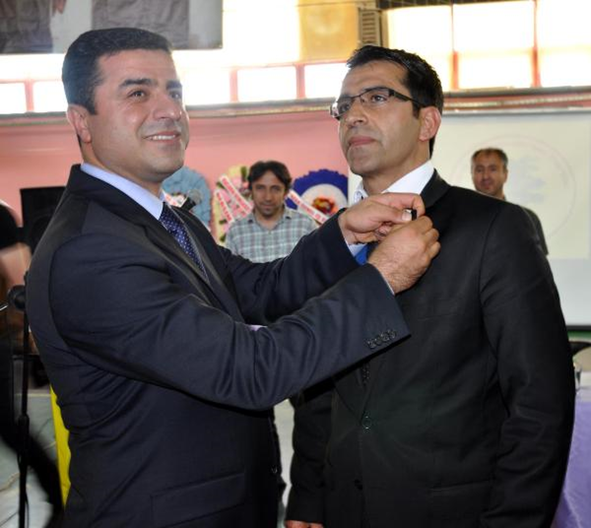 BDP Rozetini Demirtaş Taktı