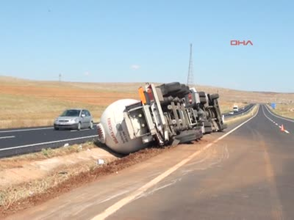 Hilvan\'da Lpg Yüklü Tır Devrildi