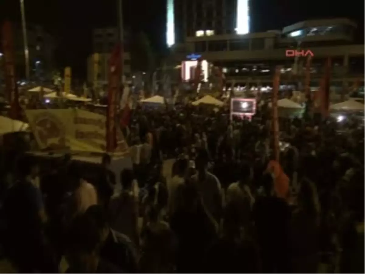 Taksim Meydanı\'nda Binlerce Kişi Toplandı