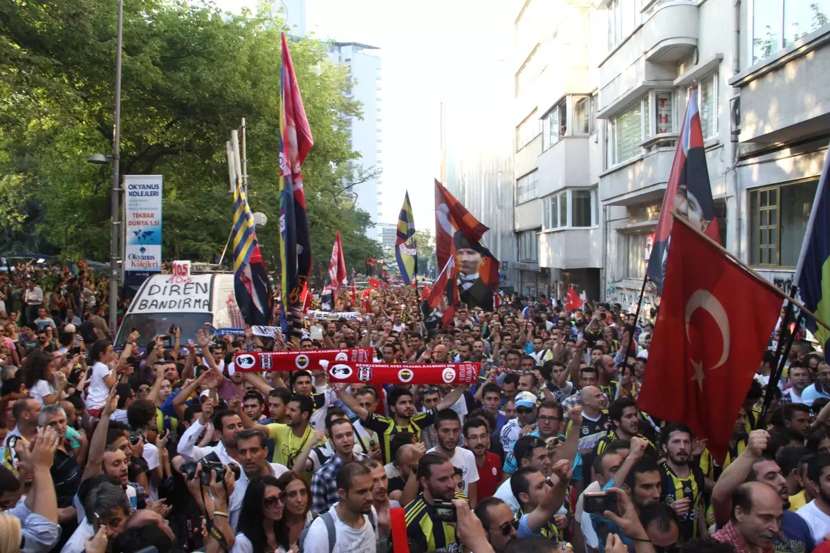 Taraftar Grupları Taksim\'de