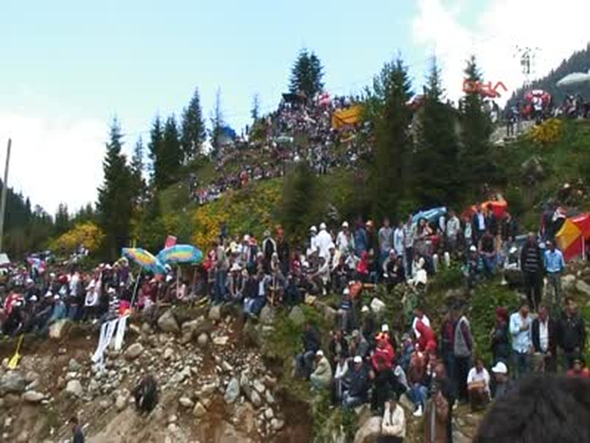 Ayder\'de Boğa Güreşleri Nefes Kesti