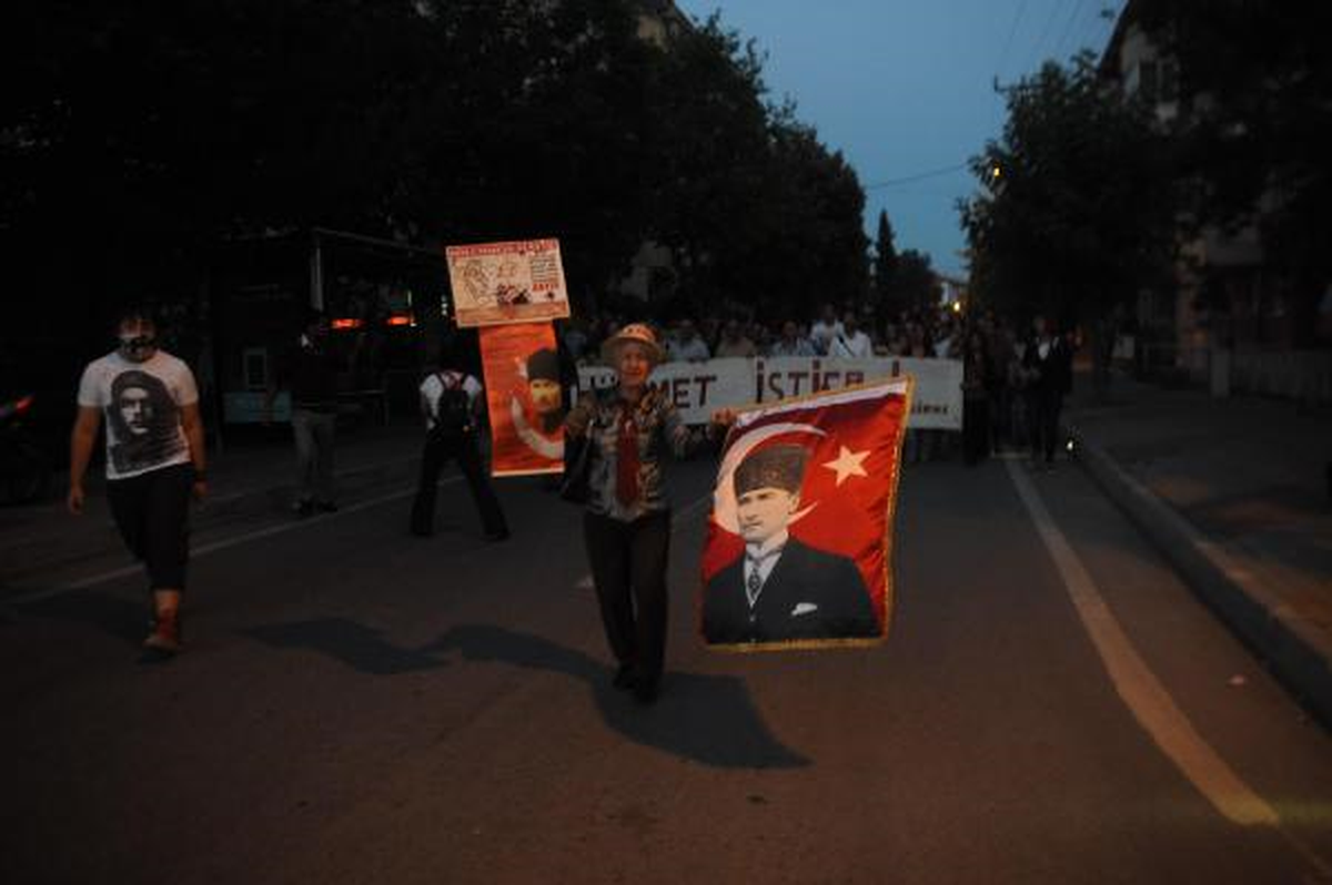 2 Bin Kişi Gezi Parkı Olaylarını Protesto Etti