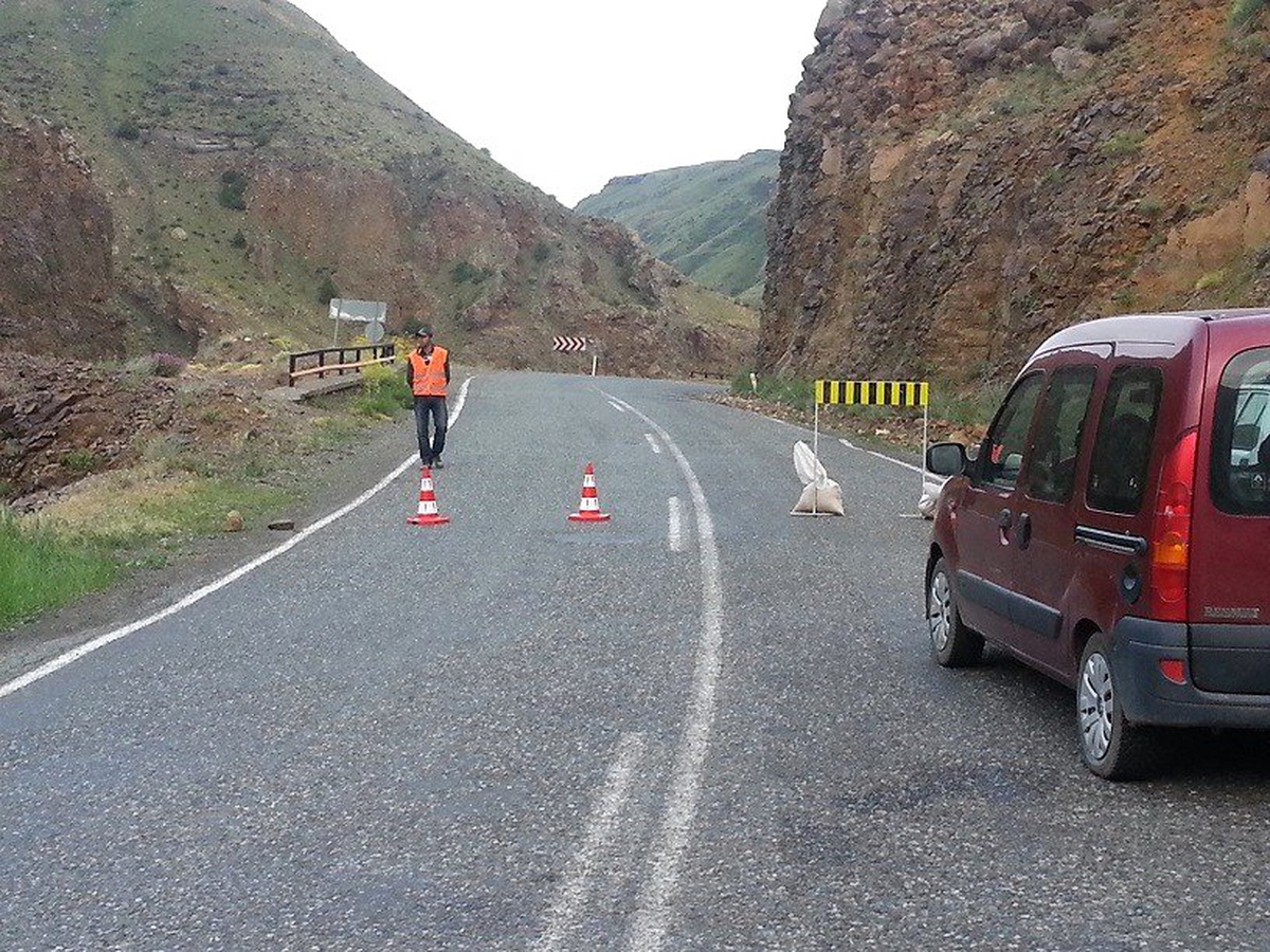 Kağızman - Erzurum Yolu Trafiğe Kapatıldı