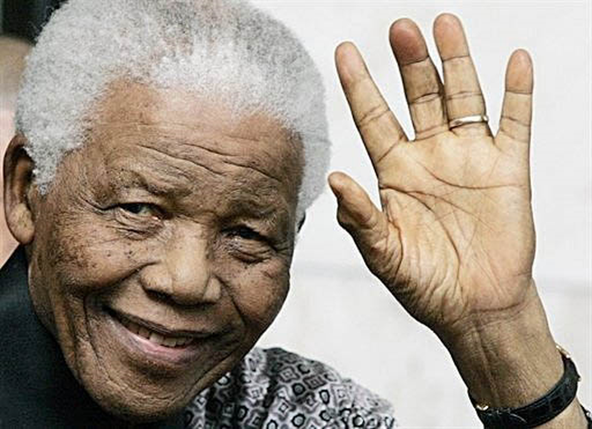 Mandela\'nın Tedavisi Sürüyor