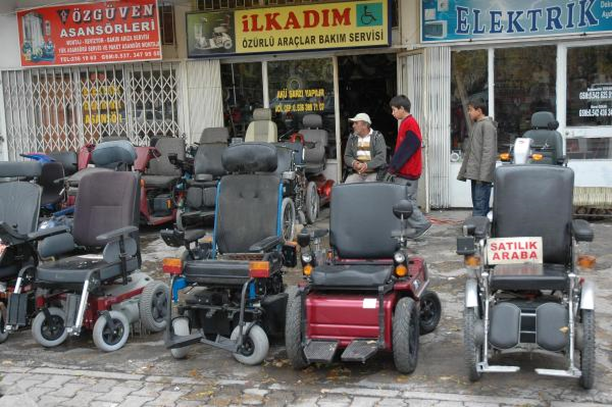 Tamirci Bulamayınca Kendisi Usta Oldu