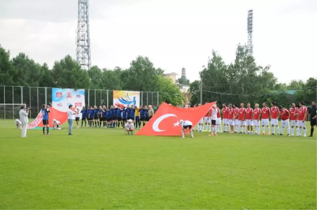 Türk Ünlülerin Takımı, Moskova\'da Bozguna Uğradı