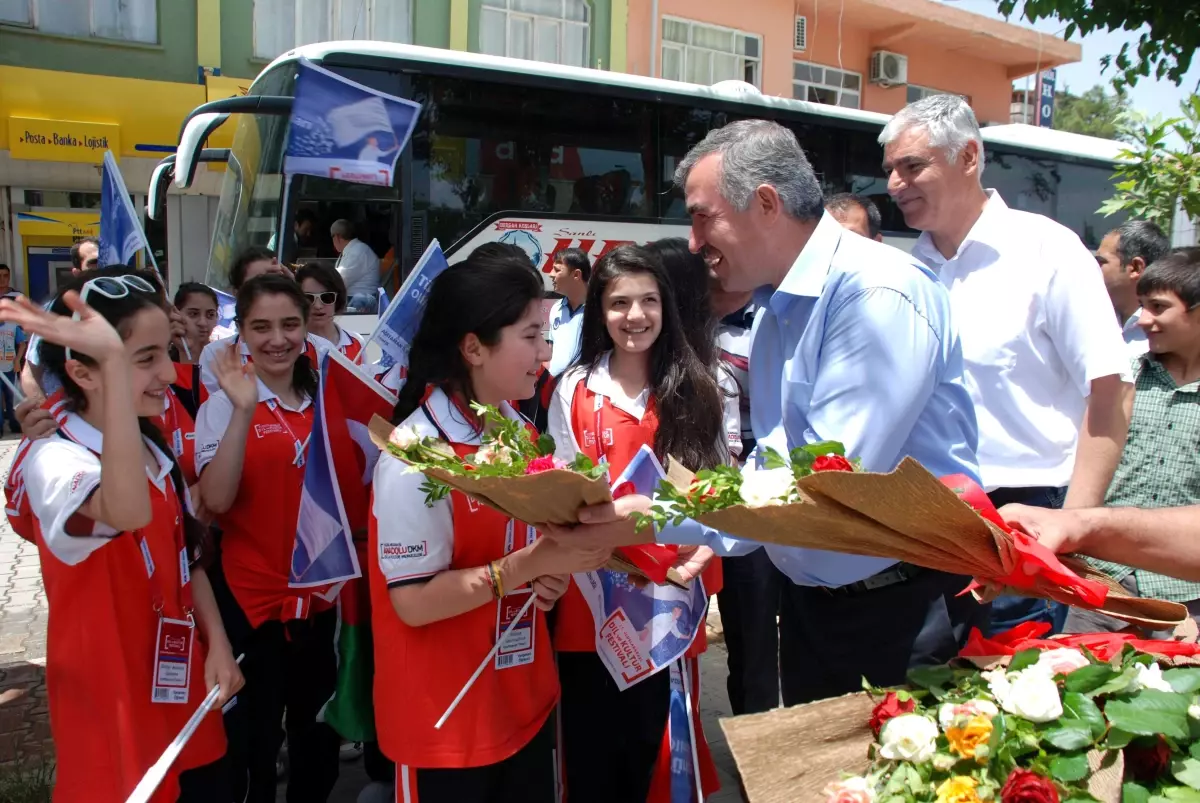 Türkçe Olimpiyatlarına Katılacak Çocuklar Kahta\'ya Geldi