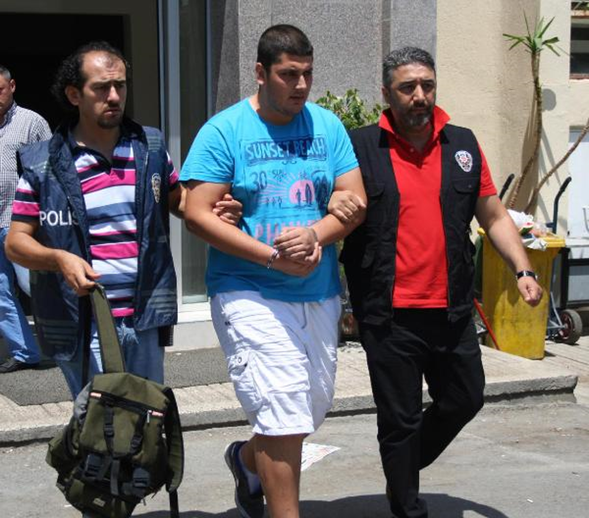 Yağma İddiasıyla Yakalandılar