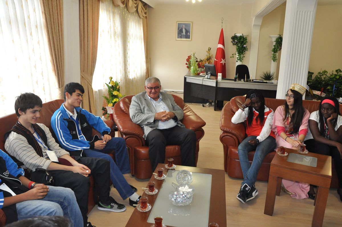 11. Türkçe Olimpiyatları Yıldızları, Etb Başkanı Hınıslıoğlu\'nu Ziyaret Etti…