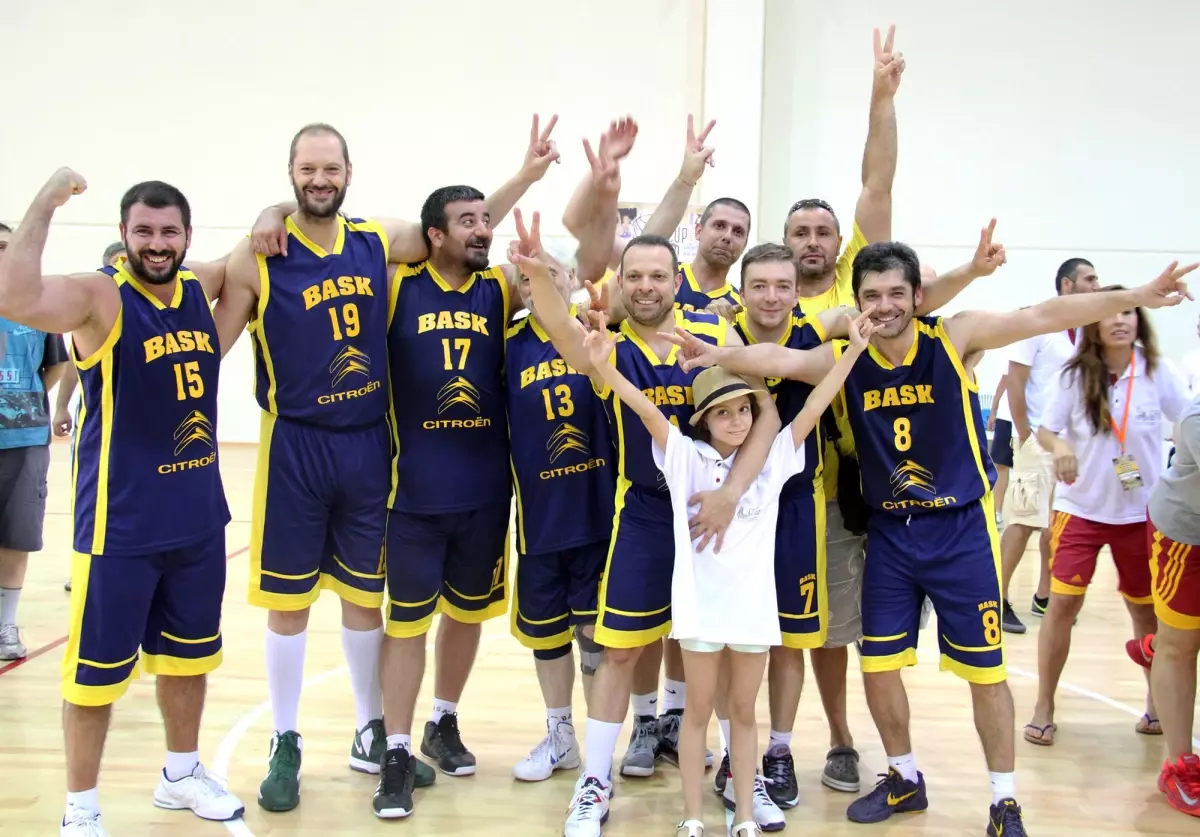 2. Uluslararası Bergama Veteran Basketbol Turnuvası Sona Erdi