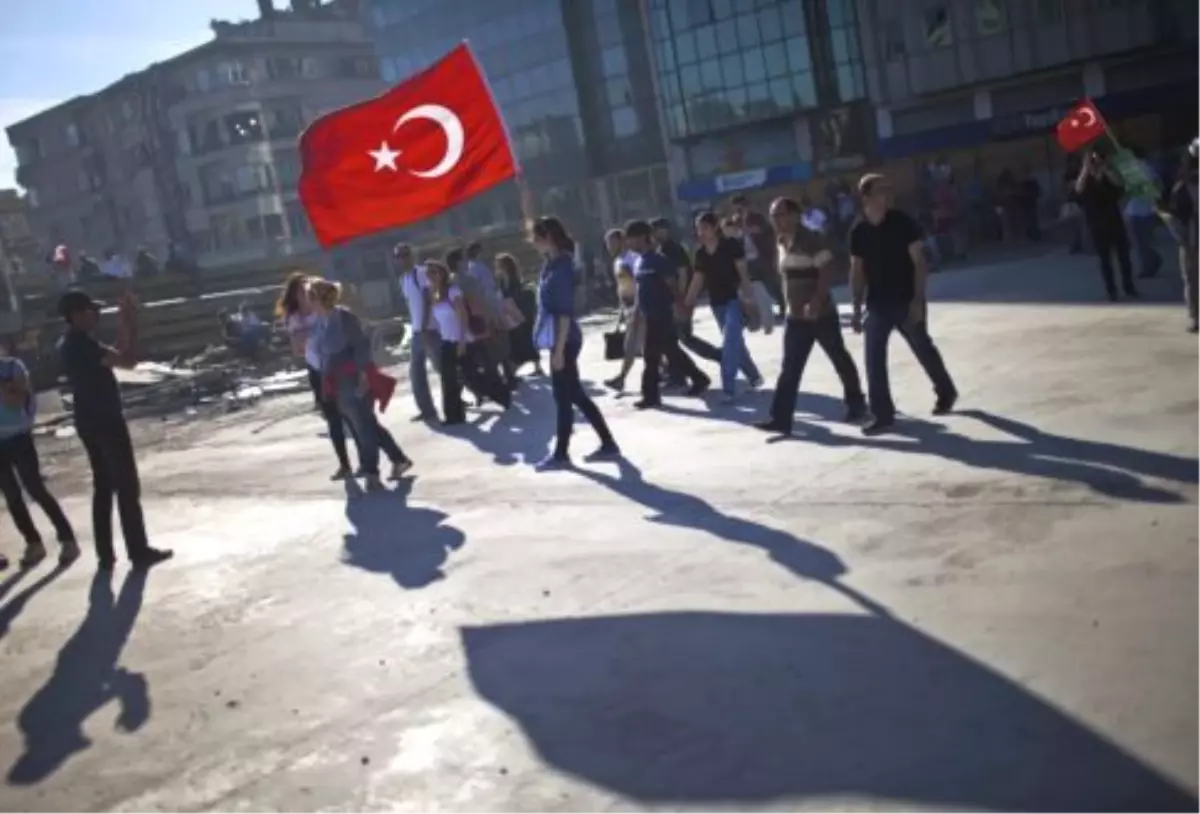 Başkentte "Gezi Parkı" Eylemi Gece de Devam Etti