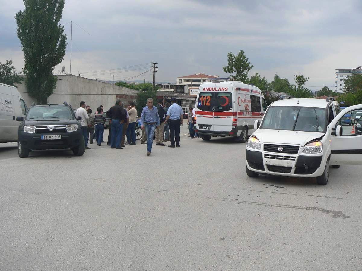 Bozüyük\'te Trafik Kazası, 2 Yaralı
