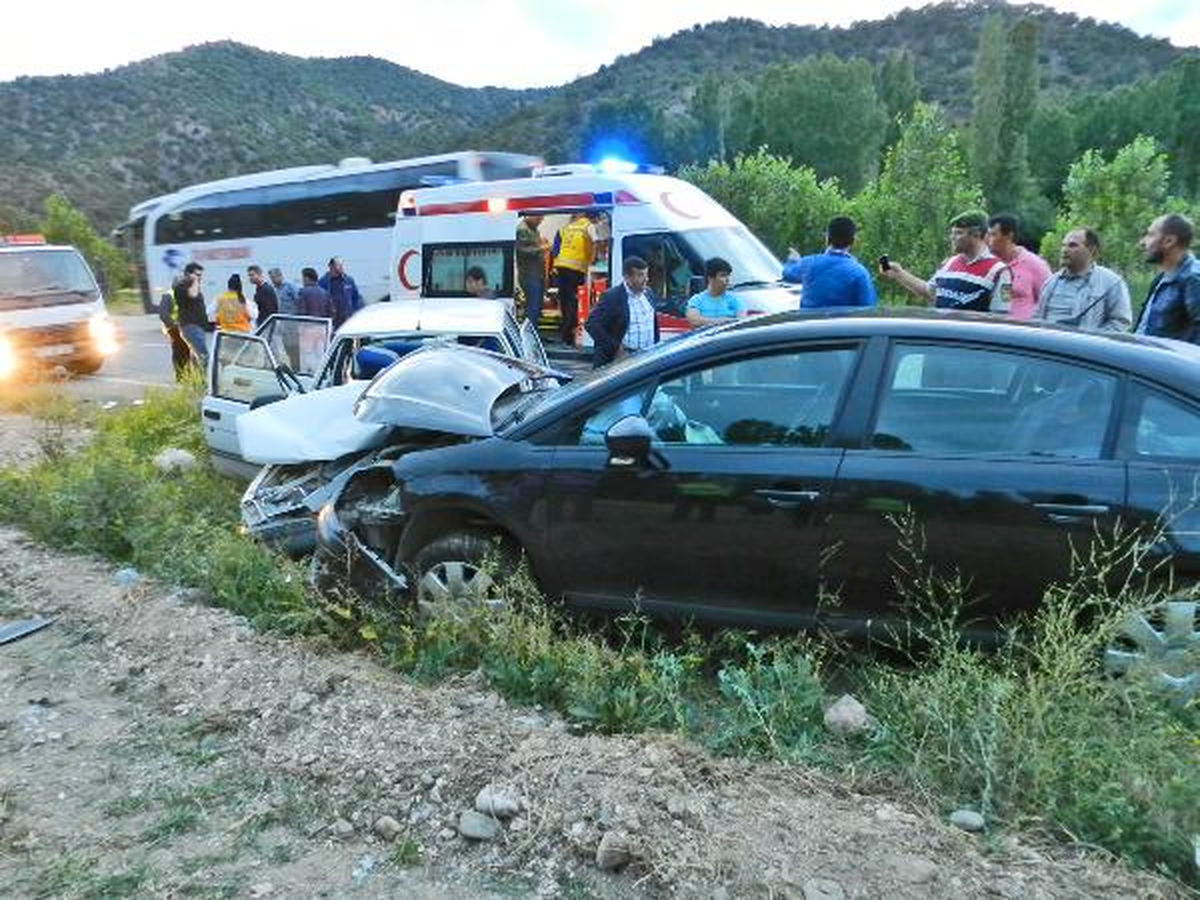 Düğün Dönüşü Kaza: 12 Yaralı