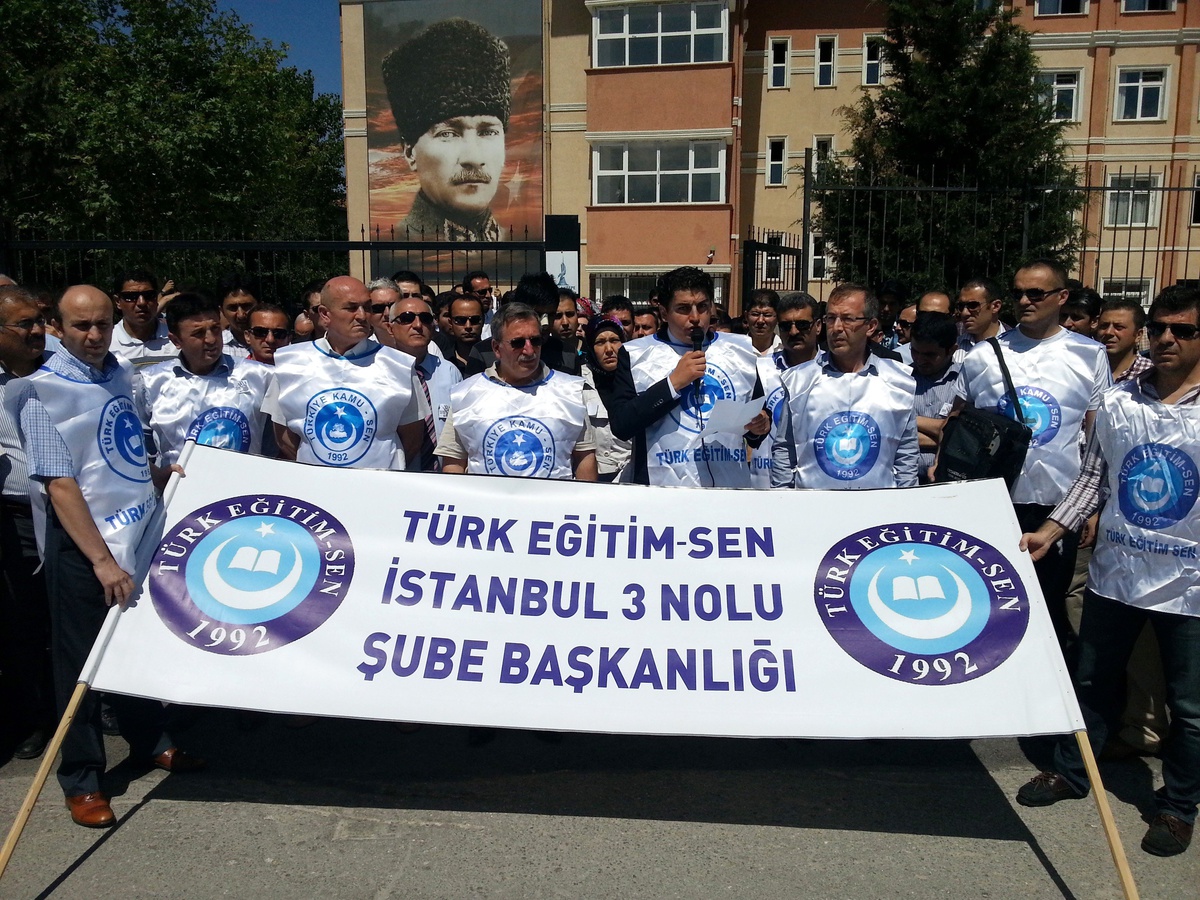 (Düzeltme) Öğrenci Yakınları Öğretmeni Darp Etti
