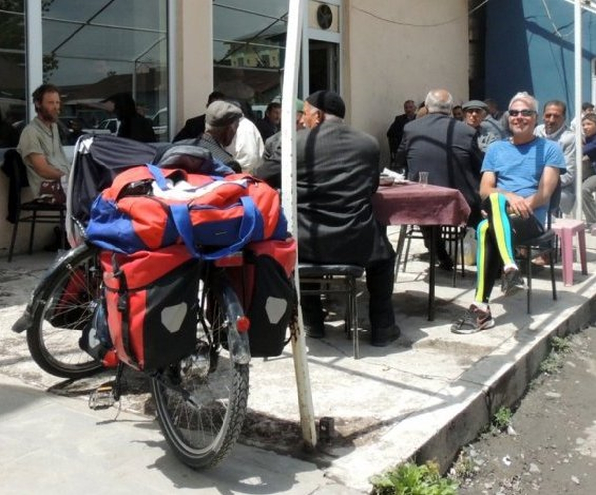 Eleşkirt\'te İngiliz Turistlerin Çay Molası