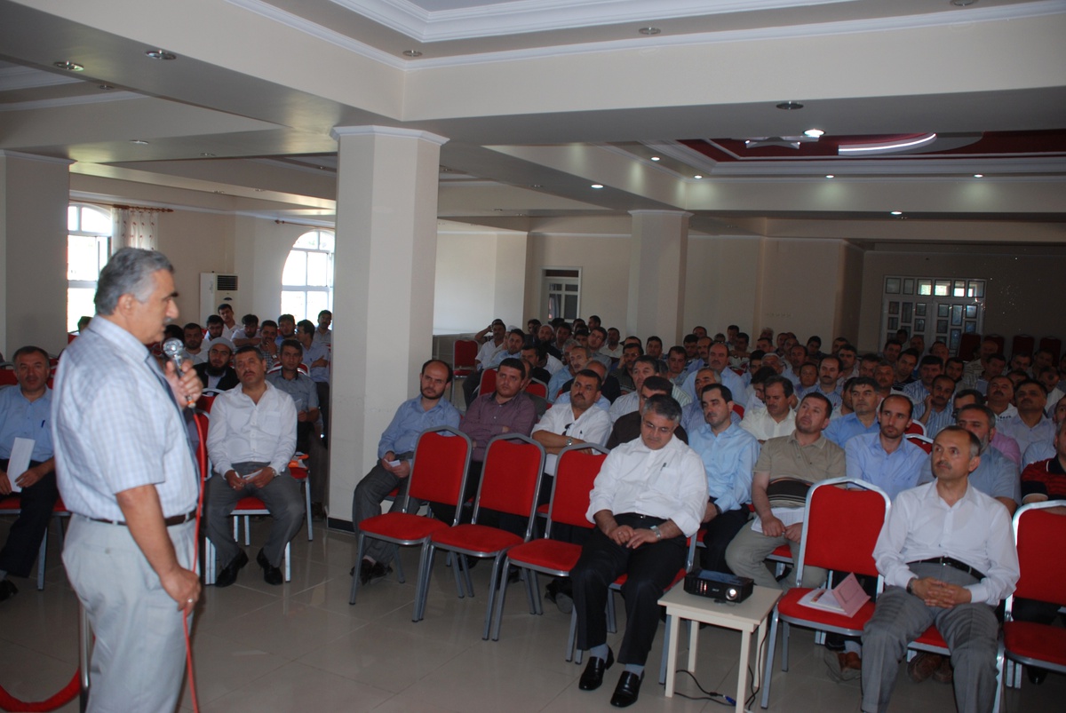 Kur'an Kursları Öncesi İmamlara Seminer Verildi