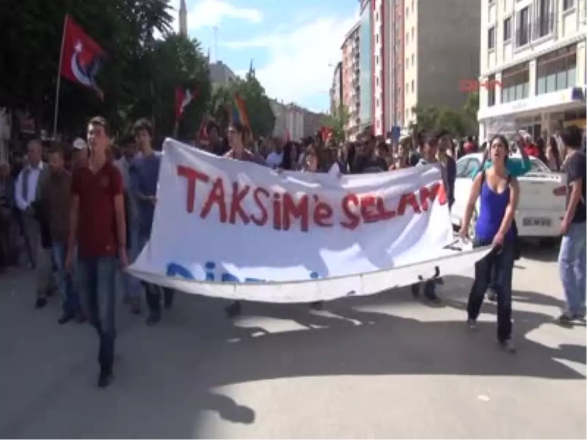 Eskişehir\'de Gezi Eylemi İçin 5 Bin Kişi Yürüdü