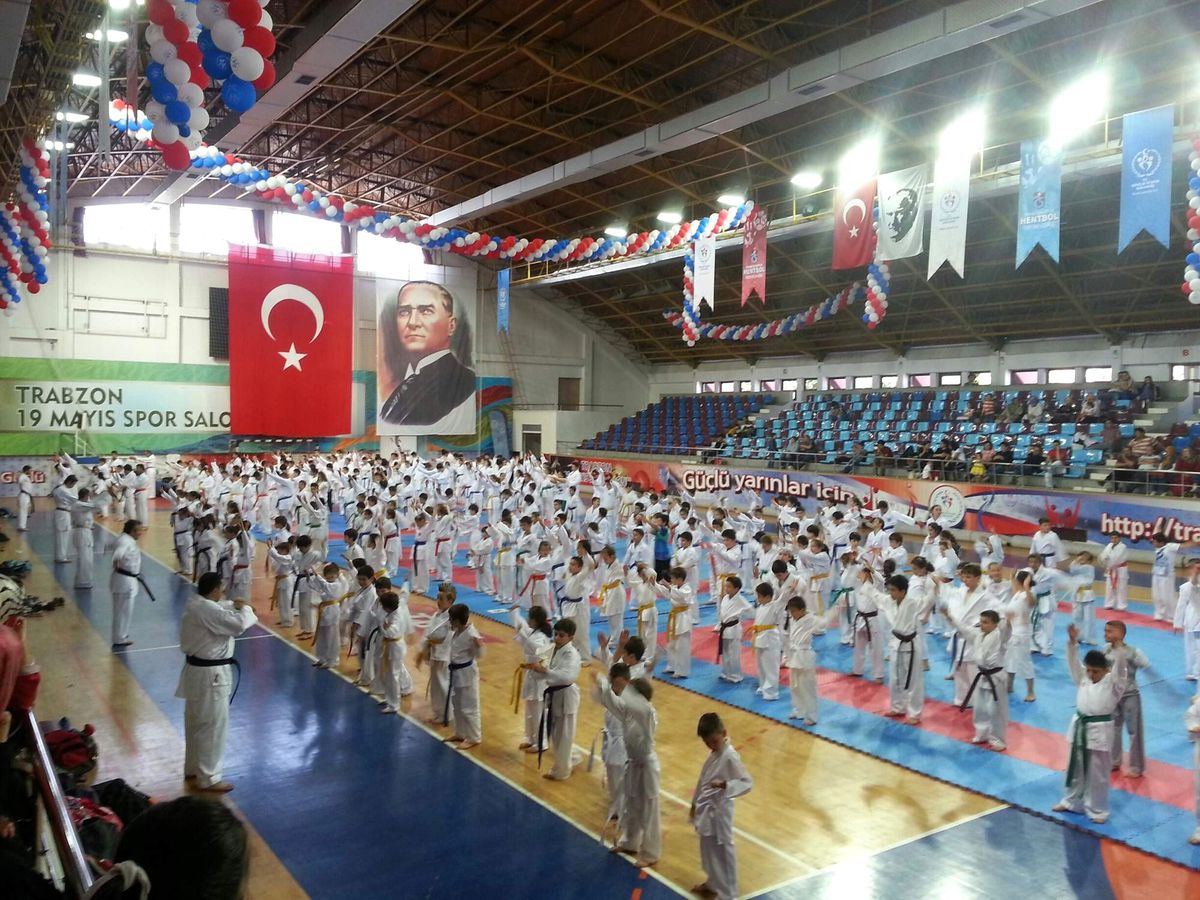 Genç Karateciler Dünya Şampiyonları ile Buluştu