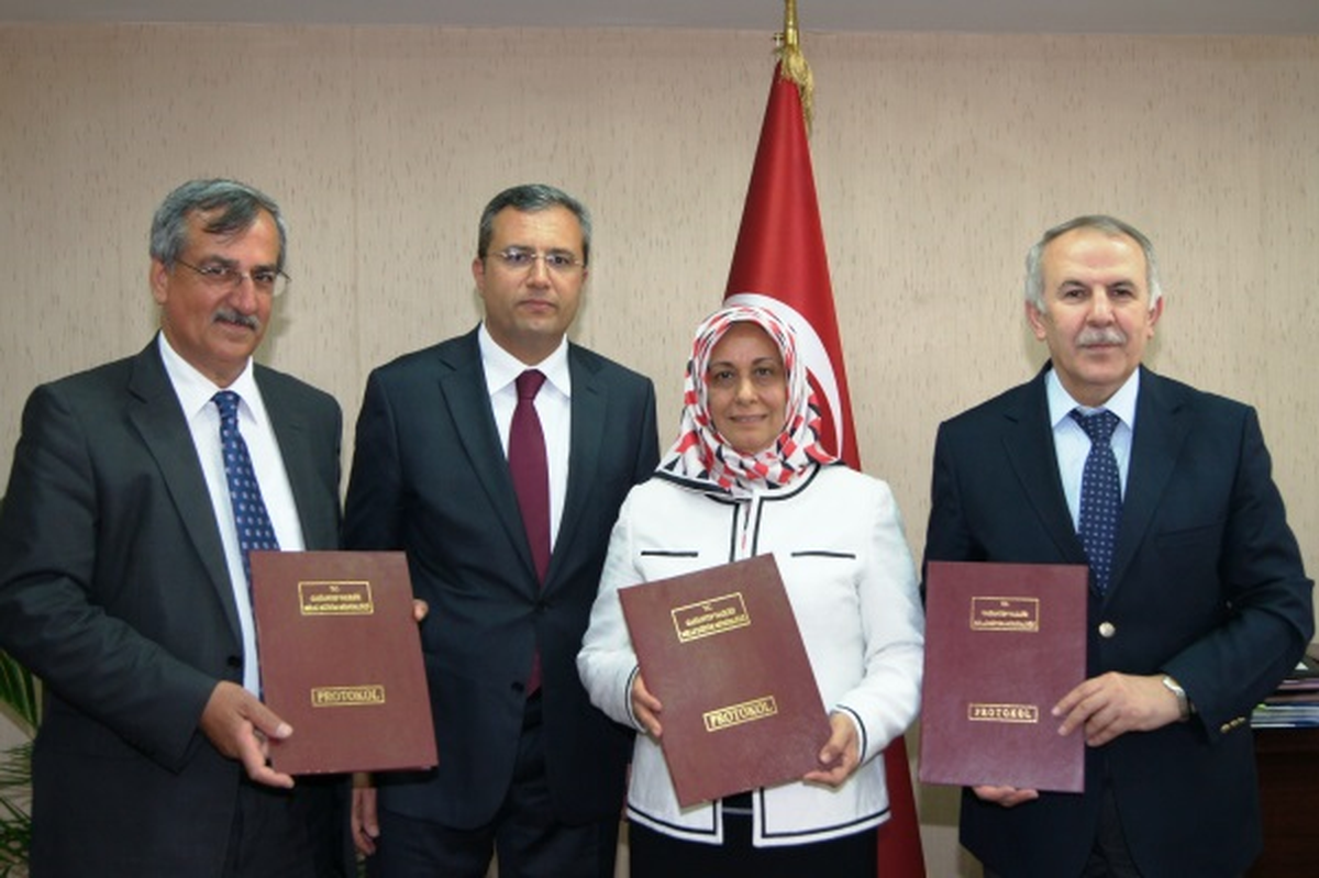 Hayırsever Zerrin Pekmezci\'den Eğitime Destek