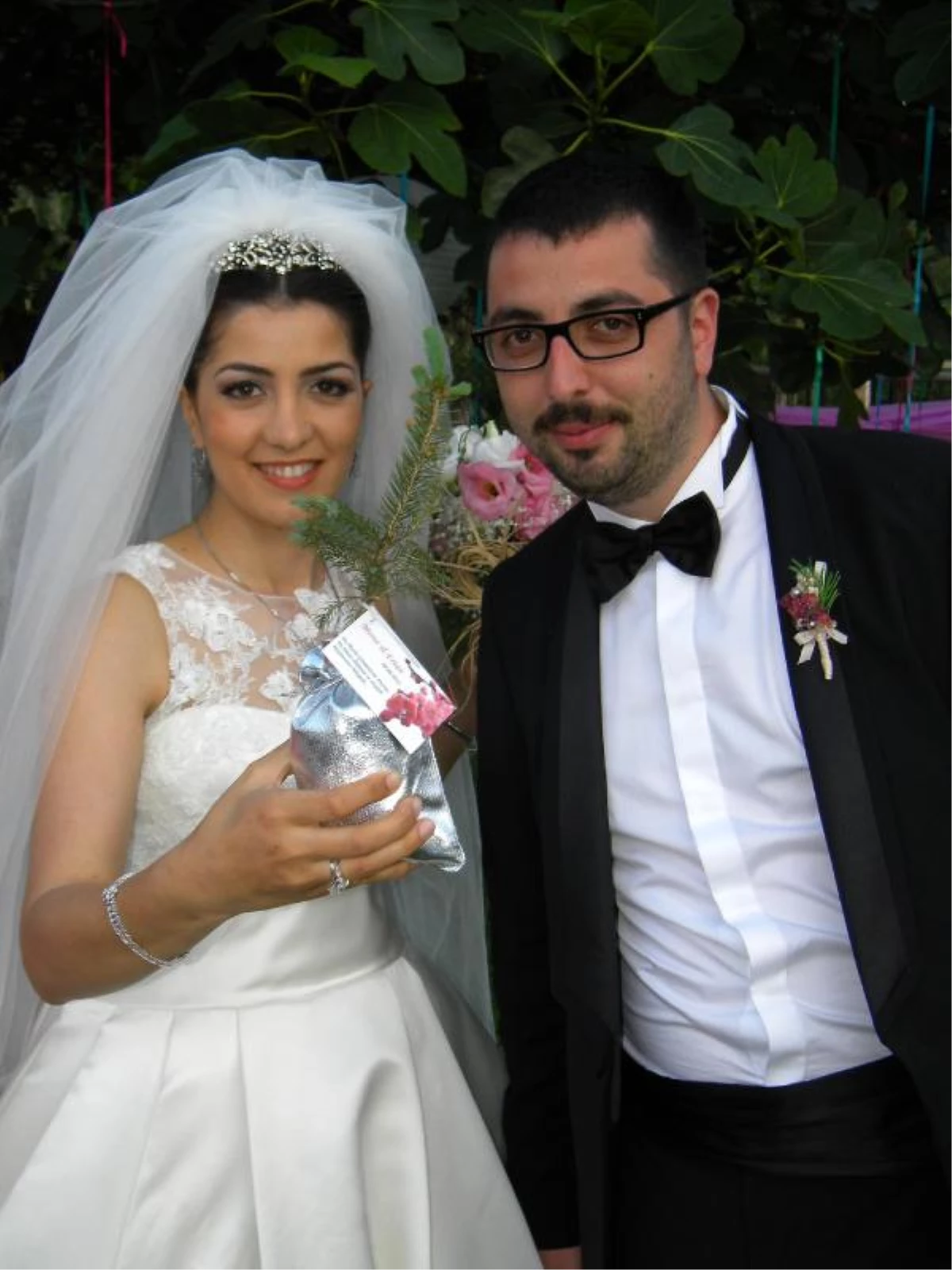 Nikah Şekeri Yerine Fide Dağıttılar