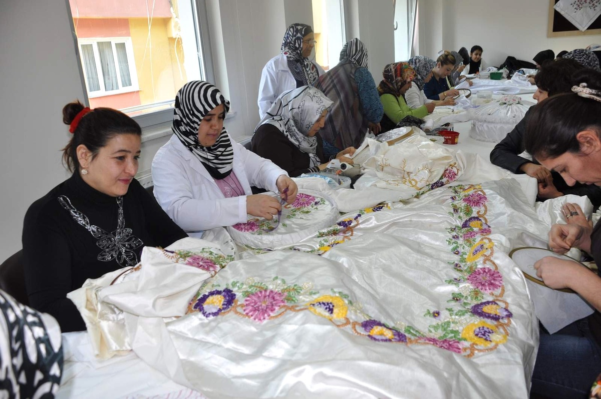 Şahinbey Belediyesi Mefruşat ve Bilgisayar Kursları Yoğun İlgi Görüyor