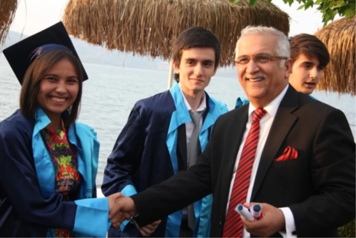 Sapanca Anadolu Lisesi; 88 Öğrencisini Törenle Mezun Etti