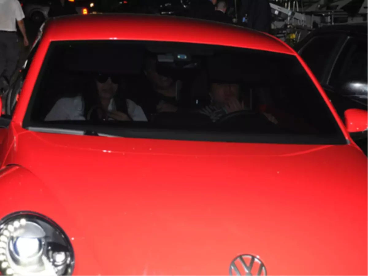 Sibel Can Kırmızı Halıdan Arabayla Geçti!