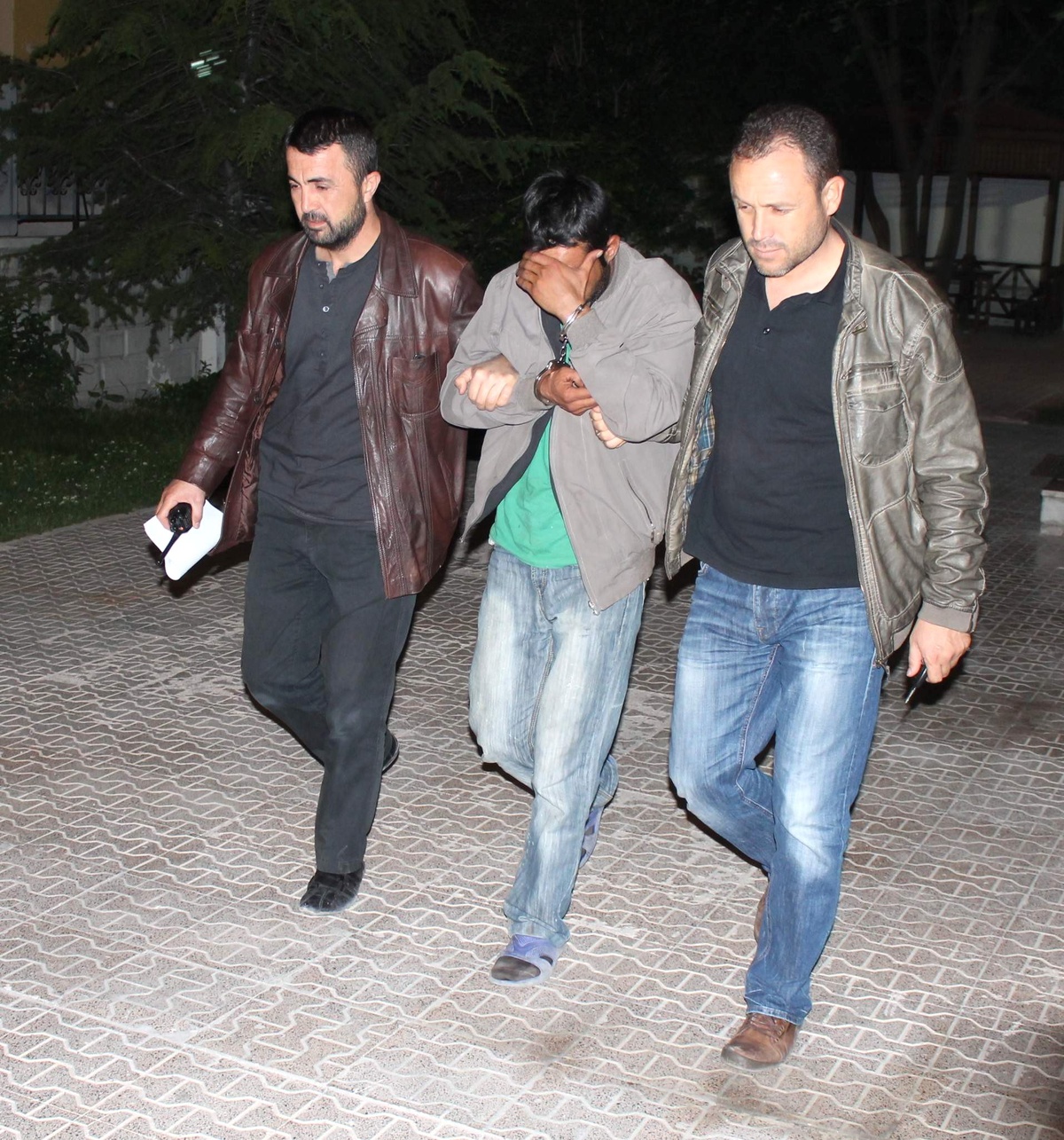 48 Bin Liralık Altın Çalan Hırsızlar Yakalandı