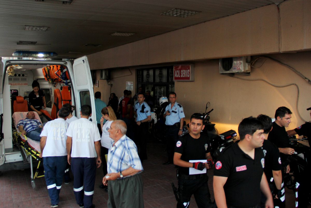 Adana\'da Hasta Yakınları Doktoru Darp Etti