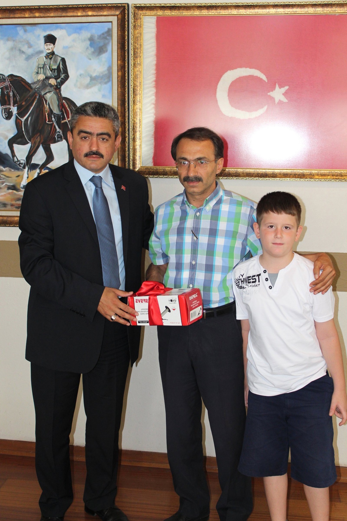 Atık Pil Toplayan Okul ve Öğrenciler Ödüllendirildi