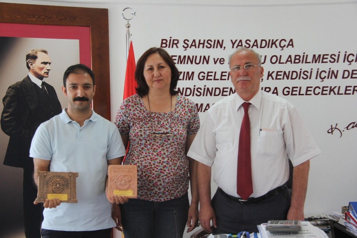 Burhaniyeli Tiyatrocular Urla\'dan 2 Ödülle Döndü