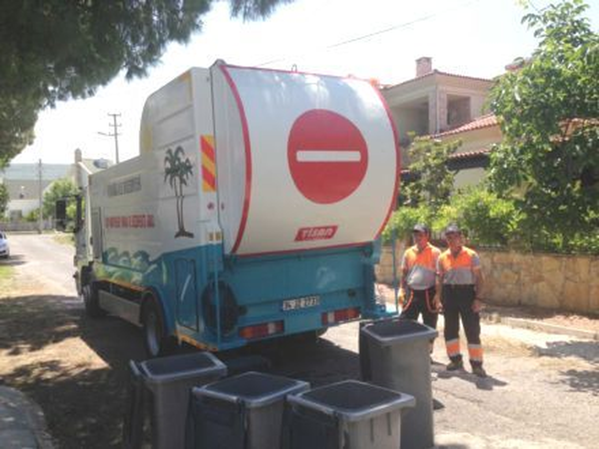 Çanakkale\'de Çöp Konteynerleri Dezenfekte Ediliyor