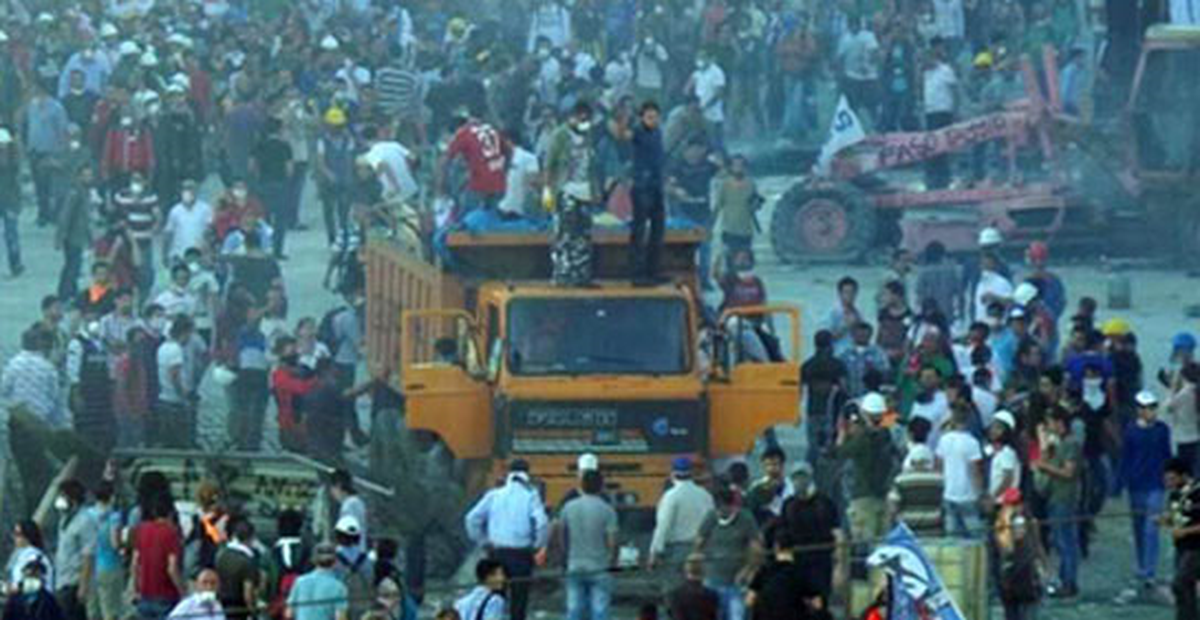Çarşı Taksim'e Kamyonla Girdi!