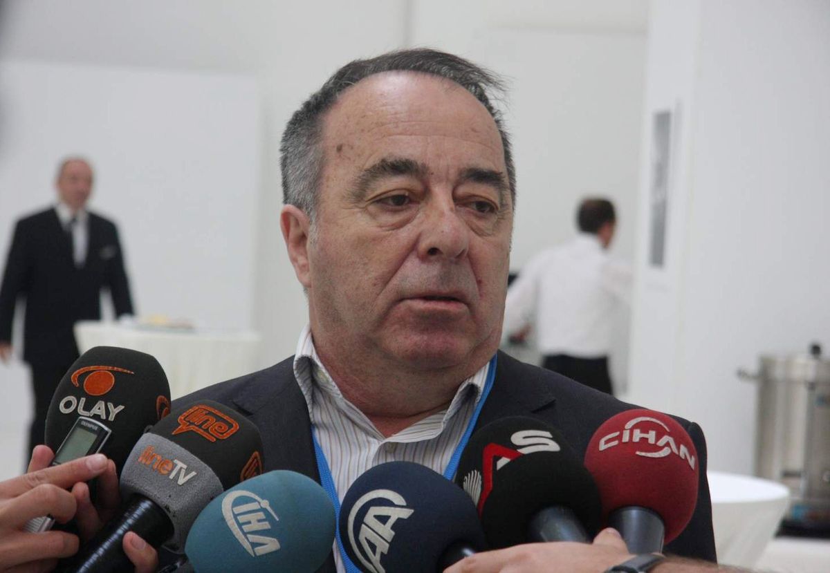 "Deprem Esnasında Masa Altında Cesetler Topluyoruz"