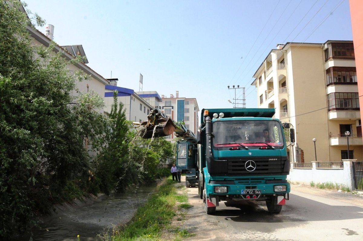 DSİ\'den Sulama Kanalı Temizliği