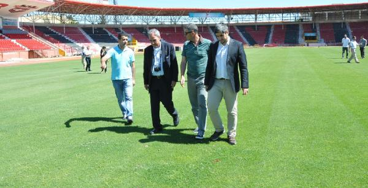 FIFA Heyeti Kamil Ocak Stadı\'nda İnceleme Yaptı