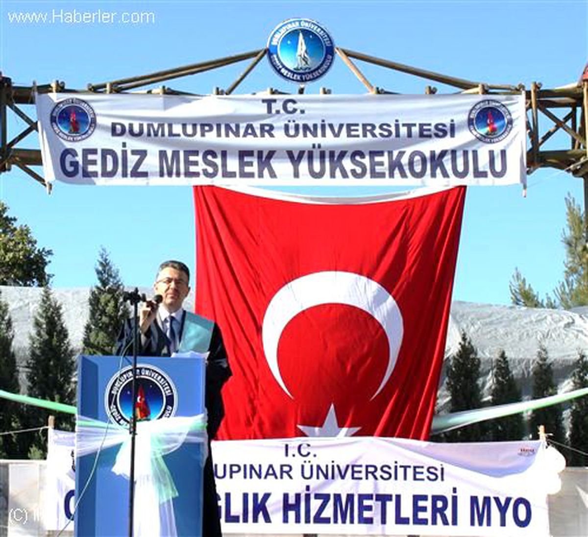 Gediz Meslek Yüksekokullarında Çifte Mezuniyet Coşkusu