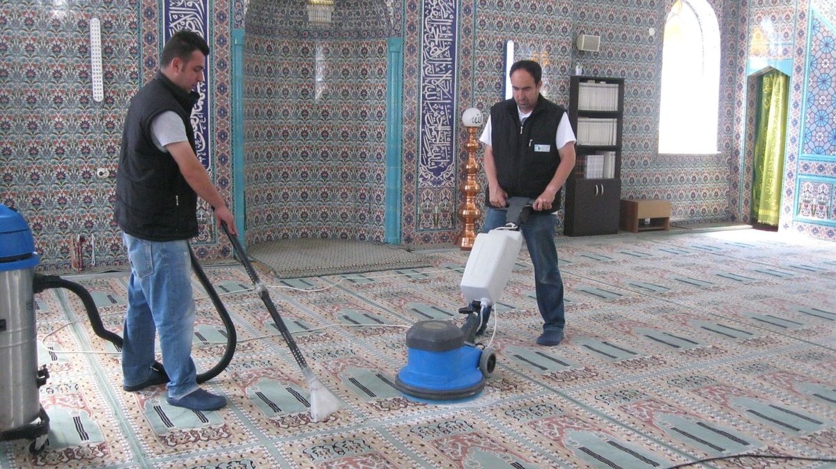 İzmit\'te Camiler Temizleniyor
