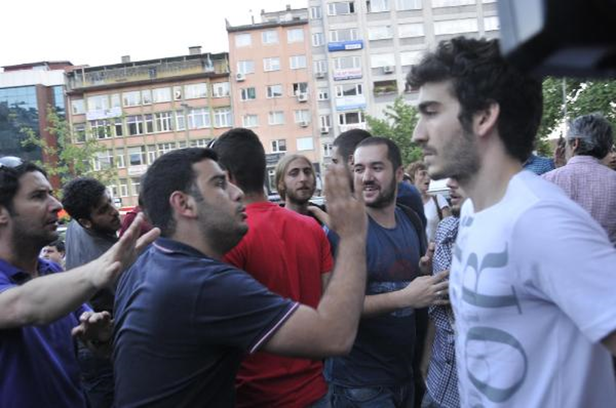 İzmit\'te Eylemciler Arasında Kavga Çıktı