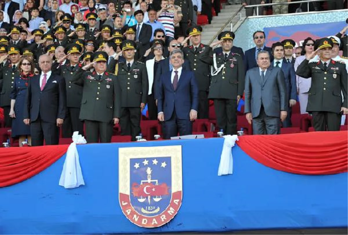 Jandarma Astsubay Meslek Yüksekokulu Öğrenci Alay Komutanlığı\'nda Sancak Tevcih Töreni