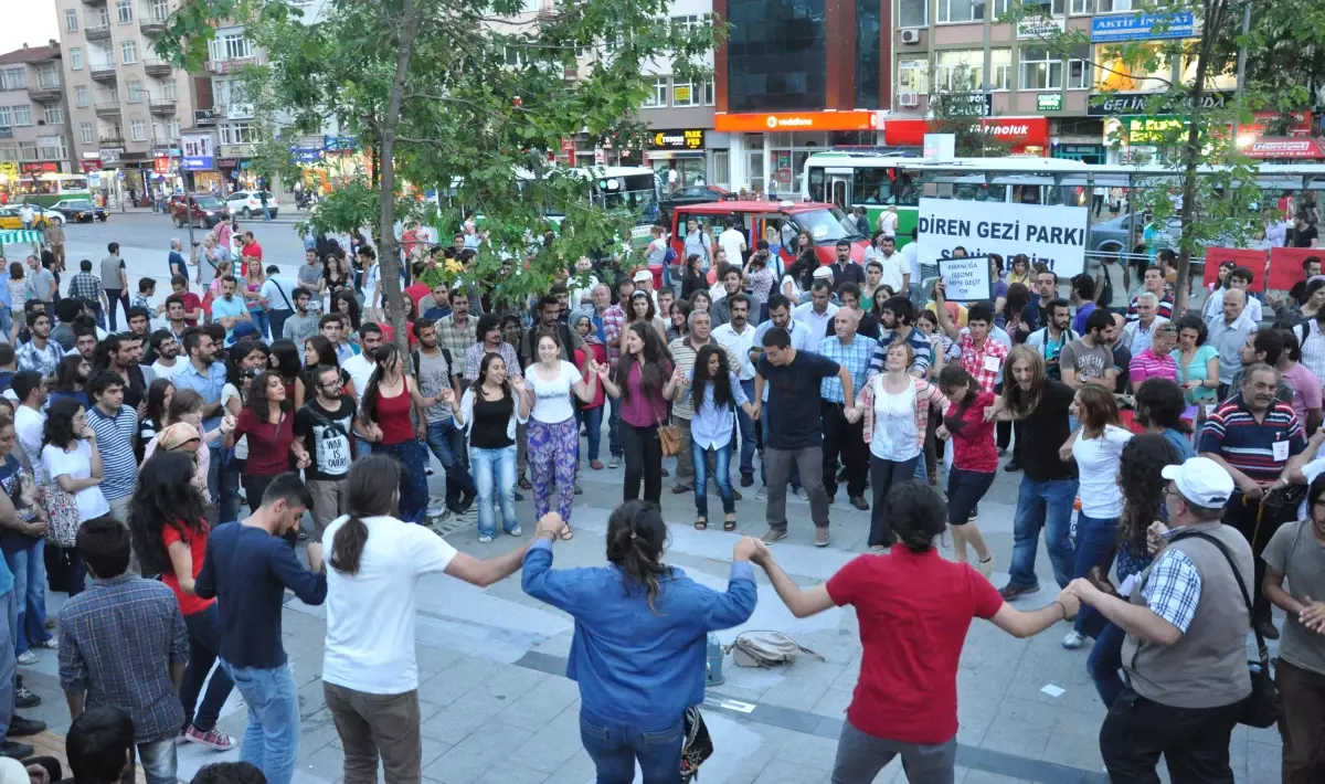 Kocaeli\'de Horonlu, Bağlamalı \'Gezi Parkı\' Eylemi