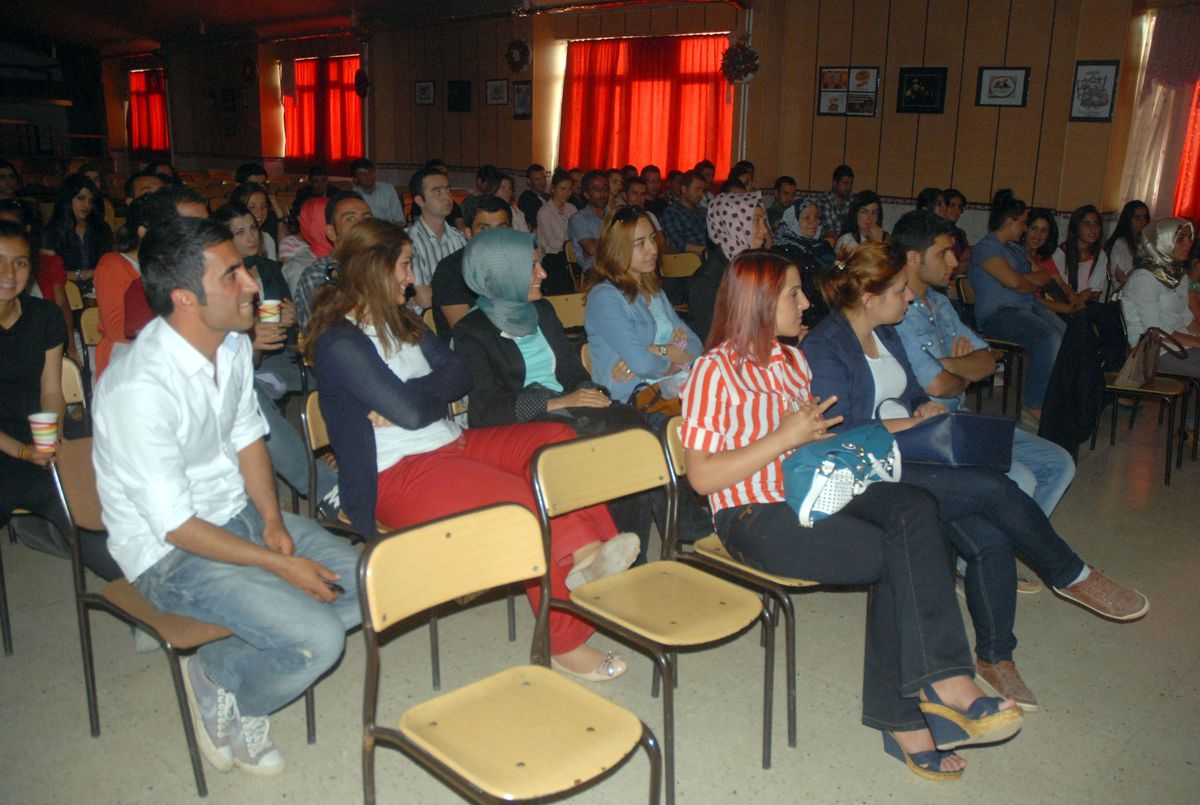 Liseli Öğrencilerden Örnek Davranış