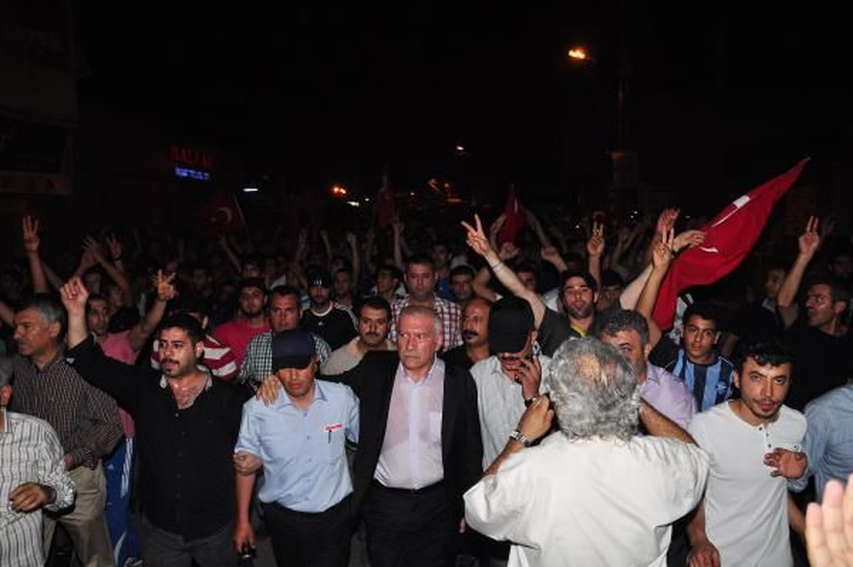 Polis Koridorunda Gezi Parkı Yürüyüşü
