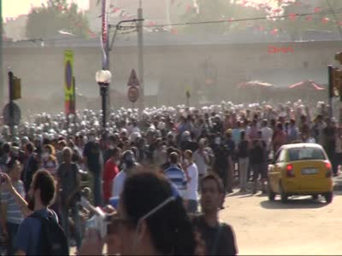 Polis Meydandan Çekildi