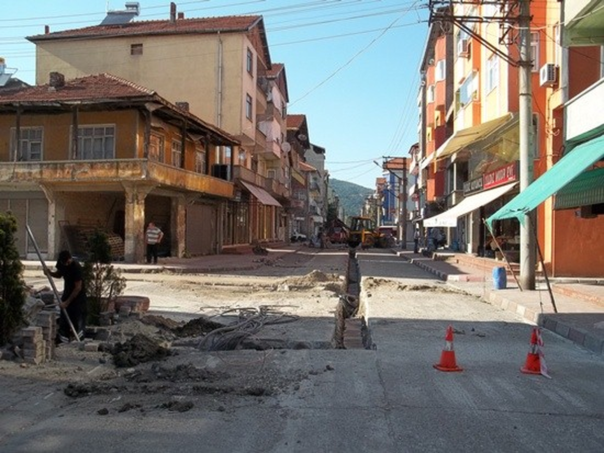 Saltukova\'da Elektrik Hatları Yer Altına Alınıyor