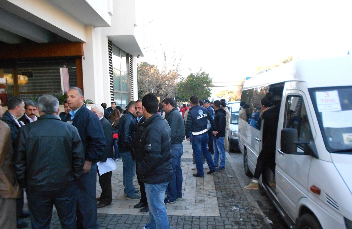 Selçuk Belediyesi\'nden Üniversite Adaylarına Servis Desteği