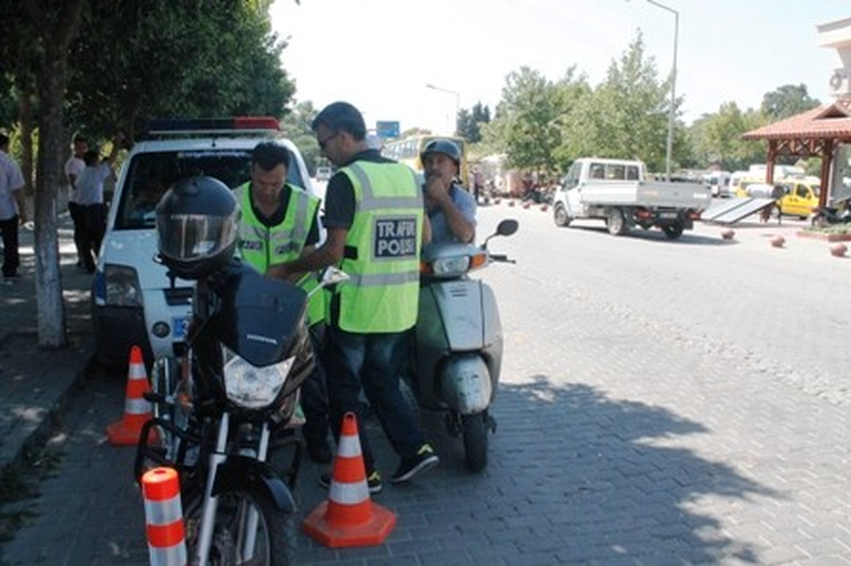 Selçuk\'ta Kask Denetimi Yaz Nedeniyle Artırıldı